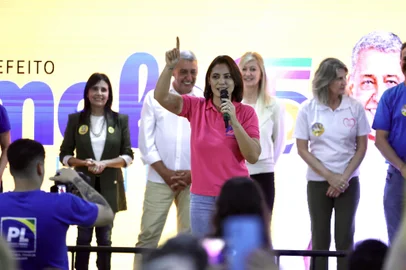 Porto Alegre, RS, Brasil - Prefeito Sebastião Melo, que concorre à reeleição, encontrou-se com a presidente do PL Mulher, Michelle Bolsonaro, e asenadora Damares no Grêmio Geraldo Santana. FOTO: JEFFERSON BOTEGA, AGÊNCIA RBSIndexador: jeff botega<!-- NICAID(15890133) -->