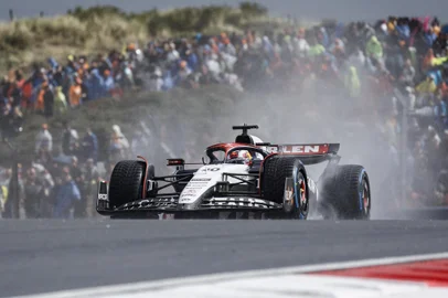 Alpha Tauri's New Zealand replacement driver Liam Lawson drives during the third practice session at The Circuit Zandvoort, ahead of the Dutch Formula One Grand Prix, in Zandvoort on August 26, 2023. (Photo by SIMON WOHLFAHRT / AFP)Editoria: SPOLocal: ZandvoortIndexador: SIMON WOHLFAHRTSecao: motor racingFonte: AFPFotógrafo: STR<!-- NICAID(15525244) -->