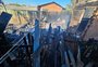 Incêndio destrói casa e atinge outras duas residências na Ilha dos Marinheiros, em Porto Alegre