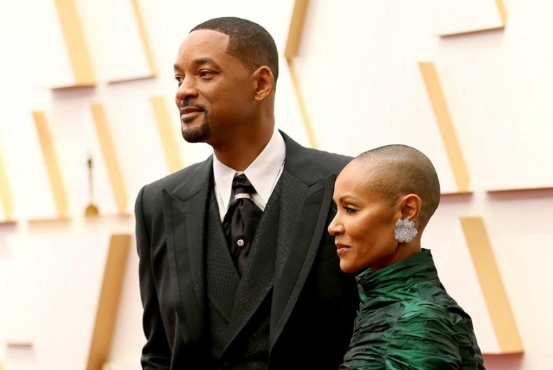 HOLLYWOOD, CALIFORNIA - MARCH 27: (L-R) Will Smith and Jada Pinkett Smith attend the 94th Annual Academy Awards at Hollywood and Highland on March 27, 2022 in Hollywood, California.   Mike Coppola/Getty Images/AFP (Photo by Mike Coppola / GETTY IMAGES NORTH AMERICA / Getty Images via AFP)<!-- NICAID(15053015) -->