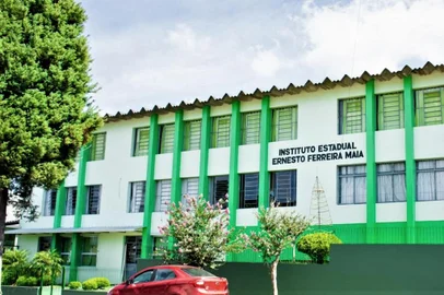 Em Fontoura Xavier, única escola estadual da área urbana funciona sem luz há quase um ano<!-- NICAID(15403173) -->