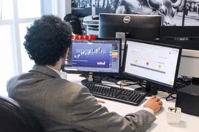 Empresa caxiense Safe Investimentos está com 20 vagas abertas para assessores na matriz e nas unidades de Porto Alegre e Santa Cruz do Sul, no RS, e no oeste catarinense, em Chapecó. As oportunidades são para gerentes bancários. <!-- NICAID(14955481) -->