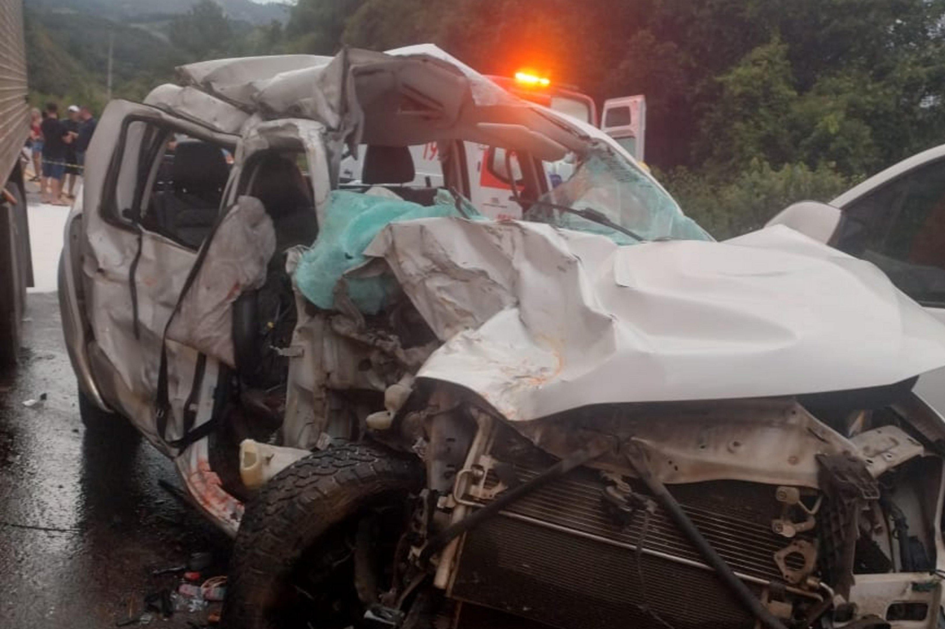 Quem eram m&atilde;e, filha e enteado de Lagoa Vermelha que morreram em acidente na BR-282 em SC