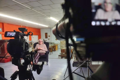 Bastidores da gravação da série documental A Voz do Silêncio. A entrevistada é a Maria de Fátima Canevese, diretora do Museu da Indústria Metalúrgica / Memorial Gazola.<!-- NICAID(16090988) -->