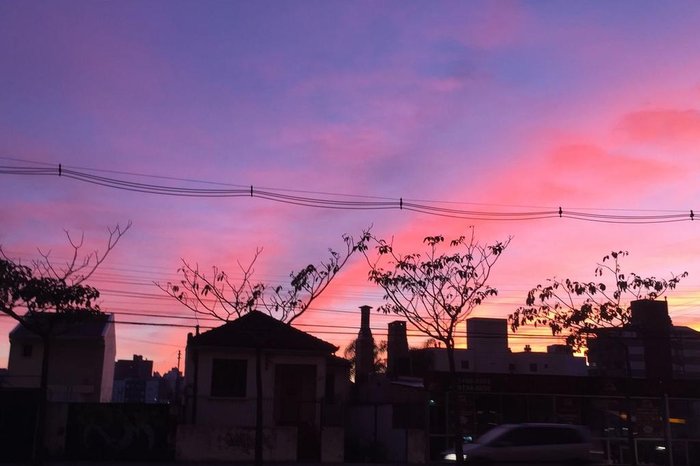 Amanhecer colorido em Porto Alegre