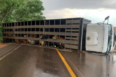 Acidente entre carro e caminhão em Tapera<!-- NICAID(16168194) -->