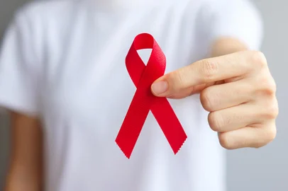 Dia Mundial da Aids. Foto: Jo Panuwat D / stock.adobe.comFonte: 467816095<!-- NICAID(15819776) -->
