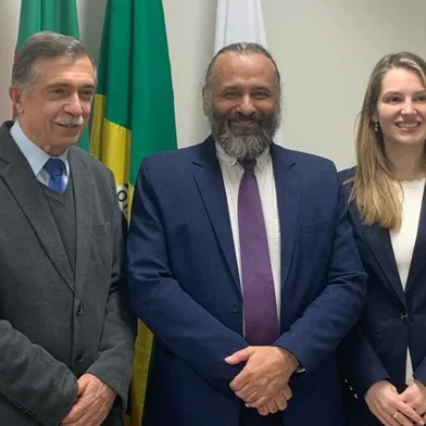 Posse do novo diretor do fórum de Caxias do Sul, Darlan Élis de Borba e Rocha. Prefeito Adiló Didomenico participou da solenidade.<!-- NICAID(15762895) -->