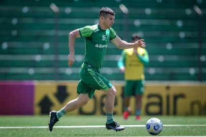 Juventude realiza último treino antes de enfrentar o Bahia. Na foto, meia Wagner<!-- NICAID(14928308) -->