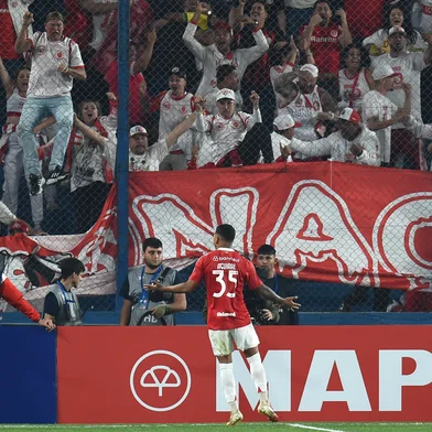 Internacional's Argentine defender #35 Brian Aguirre celebrates after scoring a goal during the Copa Libertadores group stage football match between Uruguay's Nacional and Brazil's Internacional at the Gran Parque Central stadium in Montevideo, on May 15, 2025. (Photo by DANTE FERNANDEZ / AFP)Editoria: SPOLocal: MontevideoIndexador: DANTE FERNANDEZSecao: soccerFonte: AFPFotógrafo: STR<!-- NICAID(16038520) -->