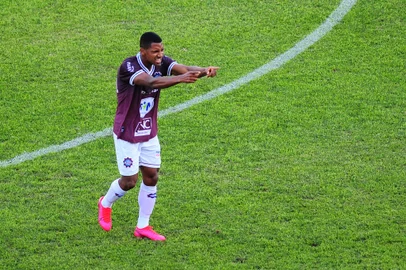 CAXIAS DO SUL, RS, BRASIL, 25/09/2021. Caxias X União Rondonópolis, jogo de ida, válido pelas oitavas de final da Série D do Campeonato Brasileiro e realizado no estádio Centenário. O jogo também marca a volta da torcida às arquibancadas. (Porthus Junior/Agência RBS)<!-- NICAID(14899264) -->