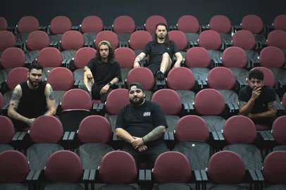 Formado por músicos caxienses, projeto Inerte lança clipe da música "O Último Ano de Nossas Vidas". Compõem o grupo os músicos Mau Boeira (guitarra), Leandro Abreu (voz), João Feix (guitarra), Vitor Pioner (baixo) e Evandro Valer (bateria)<!-- NICAID(16227023) -->