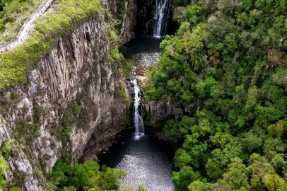 Cânion Perau do Facão é uma das atrações da rota, no município de Arvorezinha - Foto: Thiago Kerche/Amturvales/Divulgação<!-- NICAID(15366940) -->
