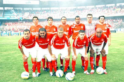 *** Carlinhos Rodrigues > Grenal 01 ***-CRÉDITO: Carlinhos Rodrigues, Agência RBS,  05/11/2006-Campeonato Brasileiro 2006.Grêmio 0 X 1 Internacional.Internacional X GrêmioGre-Nal 367.Estádio Olímpico.-CRÉDITO  fotógrafo: Carlinhos Rodrigues, Agência RBS,  05/11/2006-<!-- NICAID(1863592) -->