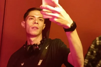 Um jovem de 23 anos foi encontrado morto dentro de casa em Joinville, Santa Catarina, na última segunda-feira (19). A Polícia Civil investiga o caso como homicídio qualificado e aponta que o assassinato teria sido motivado por um desentendimento ligado a questões religiosas. <!-- NICAID(16210265) -->