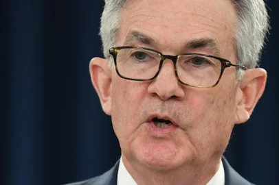 (FILES) In this file photo taken on March 3, 2020, US Federal Reserve Chairman Jerome Powell speaks at a press briefing after the surprise announcement that the Reserve will cut interest rates. - The world's top economy may not see a full recovery without a vaccine to treat COVID-19, Federal Reserve Chair Jerome Powell said  May 17, 2020. After more than 30 million jobs were destroyed, as businesses were shuttered nationwide, the central bank chief warned it may take time to return to normal. "I think you'll see the economy recover steadily through the second half of this year," Powell said in an interview with the CBS news program "60 Minutes," part of which was broadcast Sunday morning. (Photo by Eric BARADAT / AFP)<!-- NICAID(14502105) -->