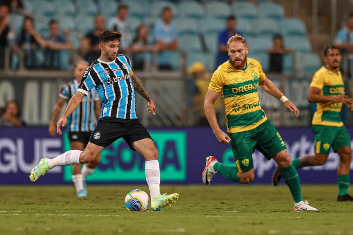 Villasanti foi o capitão do Grêmio com as ausências de Geromel e Kannemann.