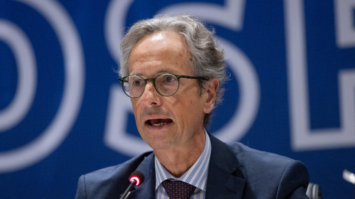 Presidente da Transparência Internacional: IA fortalece combate à corrupção, mas uso em fake news ameaçam democracias