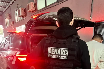 REGIÃO METROPOLITANA - A Polícia Civil realiza uma operação na manhã desta quinta-feira (3) contra um grupo criminoso com ampla atuação no tráfico de drogas e venda ilegal de armas de fogo. <!-- NICAID(16072629) -->