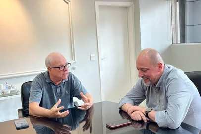 Reunião entre o diretor da EPTC, Pedro Bosch Neto, e o presidente do Inter, Alessandro barcelosCrédito divulgação eptc<!-- NICAID(16007130) -->