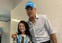 "Piratinha" volta à Arena para jogo do Grêmio e tira fotos com Renato e jogadores: "Surpresa maravilhosa"