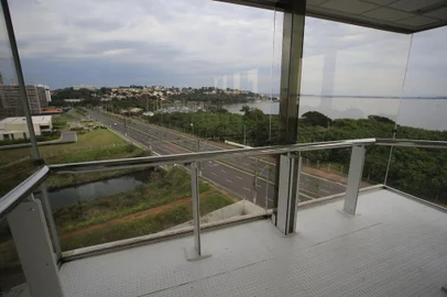 PORTO ALEGRE, RS, BRASIL, 28/06/2023- Fechado há 6 anos, Mirante do Dmae ainda não reabriu. Foto: Ronaldo Bernardi / Agencia RBS<!-- NICAID(15468194) -->