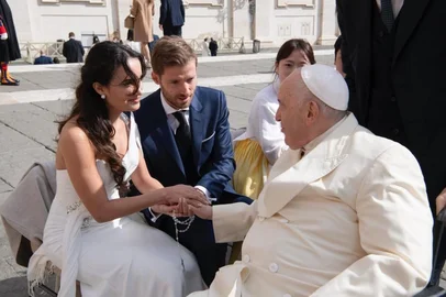 Casal caxiense abençoado pelo papa Francisco.<!-- NICAID(16020942) -->