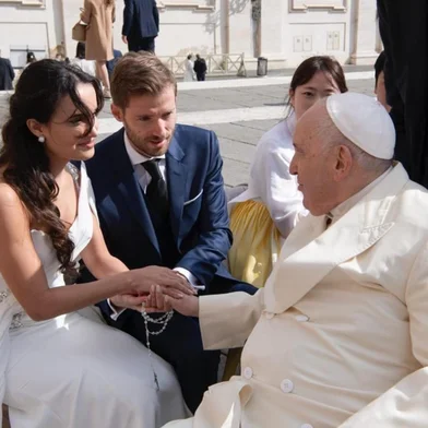 Casal caxiense abençoado pelo papa Francisco.<!-- NICAID(16020942) -->