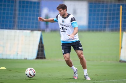 kannemann, zagueiro do grêmio