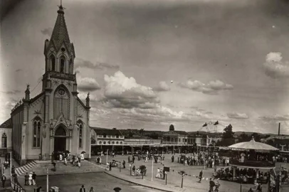 Igreja de Navegantes, em Porto Alegre, na década de 1930<!-- NICAID(15665440) -->