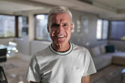 PORTO ALEGRE, RS, BRASIL, 13-03-2026: O técnico do Grêmio, o português Luís Castro em entrevista exclusiva em sua casa. Foto: Renan Mattos/Agência RBS<!-- NICAID(16245068) -->