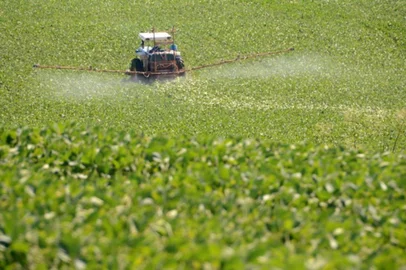 Regras para compra e uso de agrotóxicos hormonais já estão vigentes para 35 municípios<!-- NICAID(15310056) -->