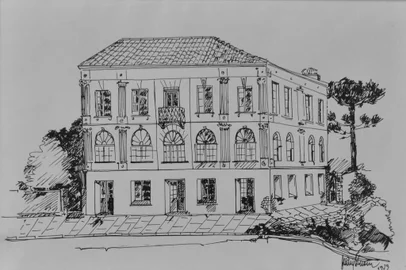 Obras de 1979 que retratam o prédio do Arquivo Histórico Municipal João Spadari Adami, sede do antigo Hospital Carbone e originalmente da Casa de Negócios de Vicente Rovea. Quadros integram o acervo do Amarp (Acervo Municipal de Artes Plásticas), que completa 20 anos em 2024. Na foto: obra em bico de pena de Beatriz Balen Susin.<!-- NICAID(15731667) -->