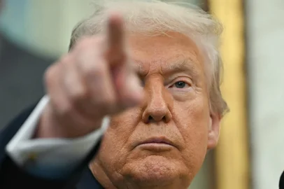 US President Donald Trump speaks during a press conference in the Oval Office of the White House in Washington, DC, on October 15, 2025. (Photo by ANDREW CABALLERO-REYNOLDS / AFP)Editoria: POLLocal: WashingtonIndexador: ANDREW CABALLERO-REYNOLDSSecao: politics (general)Fonte: AFPFotógrafo: STF<!-- NICAID(16148042) -->