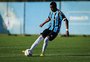 Quem são os volantes da base "convocados" por Renato para treinar com elenco do Grêmio