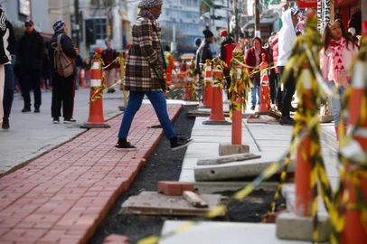 Porto Alegre, RS, Brasil, 12/06/2023 - Obras de revitalização do quadrilátero do centro histórico completam um ano. Na foto, Voluntários da Pátria - Foto: Jonathan Heckler/Agência RBS<!-- NICAID(15453762) -->