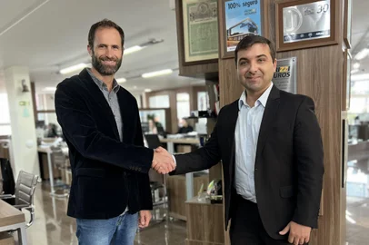 Fedrizzi Seguros compra corretora de Nova Prata.Na foto, o diretor comercial da Fedrizzi, Guilherme Fedrizzi, recebendo o CEO da Seletseg Corretora, Daniel Barbizan, em Caxias do Sul, na sede matriz da empresa.<!-- NICAID(15462076) -->