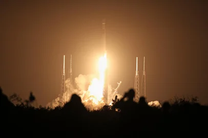 SpaceX Falcon 9 rocket lifts off on the PACE Earth observing science mission from the Kennedy Space CenterA SpaceX Falcon 9 rocket lifts off from launch pad SLC-40 at the Kennedy Space Center on NASA's PACE mission in Cape Canaveral, Florida, on February 8, 2024. Data from the PACE (Plankton, Aerosol, Cloud, ocean Ecosystem) Earth observing science mission will help NASA understand how the ocean and atmosphere exchange carbon dioxide, measure key atmospheric variables associated with air quality and Earths climate, and monitor ocean health. PACE data is also expected to benefit the economy and society, especially sectors that rely on water and air quality, fisheries and food security. (Photo by Gregg Newton / AFP)Editoria: SCILocal: Cape CanaveralIndexador: GREGG NEWTONSecao: space programmeFonte: AFPFotógrafo: STR<!-- NICAID(15673152) -->