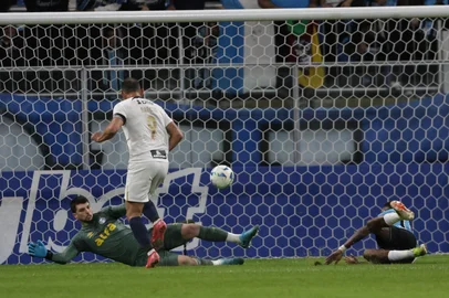 PORTO ALEGRE, RS, BRASIL, 23-07-2025: Grêmio  x Alianza Lima válido pelas playoffs da Copa Sul-americana. O tricolor vai buscar o placar negativo contra os peruanos. Tiago Volpi. Foto: Renan Mattos / Agência RBS<!-- NICAID(16086950) -->