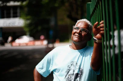 Porto Alegre RS Brasil - 15/02/2024 - Luiz Claudio Alves Ferreira se recupera há 7 anos do alcoolismo. Hoje além de pós graduado também ajuda outras pessoas que enfrentam o vício só álcool. Fotos Jonathan Heckler, Agência RBS<!-- NICAID(15680158) -->