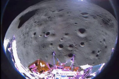 Odysseus capturou esta imagem aproximadamente 35 segundos depois de tombar durante sua aproximação ao local de pouso na Lua<!-- NICAID(15690468) -->