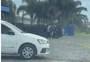 Torcedores protestam em treino do Grêmio no CT; veja vídeo