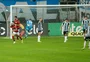 Ofensas de conselheiros do Grêmio a Ferreira geram incômodo na Arena