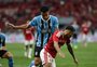 Suspenso no Brasileirão, zagueiro do Grêmio deve continuar titular contra o Riestra