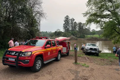 Corpo de Bombeiros realiza buscas por idoso que desapareceu próximo ao Rio Jacuí<!-- NICAID(15876464) -->