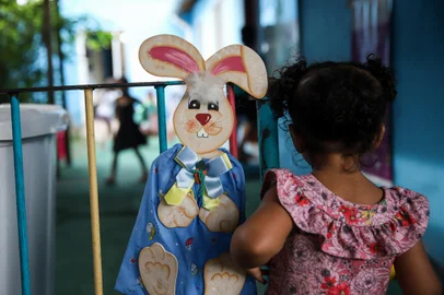Porto Alegre, RS, Brasil, 28-03-2024: A ONG Só Bebê organiza uma festa de Páscoa para a comunidade do bairro Nonai. - Foto: Duda Fortes/Agência RBS<!-- NICAID(15719645) -->