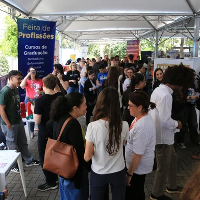 27.09.2025 - PORTO ALEGRE, RS, BRASIL - UFCSPA - Estudantes secundaristas, visitam a iniversidade.FOTO; RONALDO BERNARDI  AG/RBS<!-- NICAID(16134136) -->