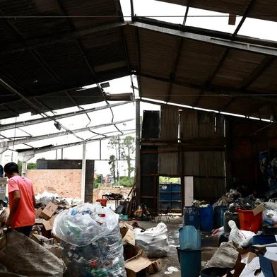 PORTO ALEGRE, RS, BRASIL - 05/04/2024 -  Demora em liberação de recurso prejudica reciclagem em Porto Alegre. Na imagem a unidade de triagem Santíssima, precisa de reforma desde temporal de janeiro. FOTO: JEFFERSON BOTEGA, AGÊNCIA RBS<!-- NICAID(15726645) -->
