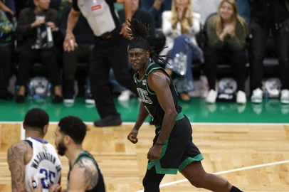 Jrue Holiday vem se destacando no ataque e na defesa durante a série.