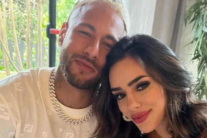 Neymar e Bruna Biancardi trocaram indiretas nas redes sociais após suposta festa do jogador.<!-- NICAID(15584313) -->